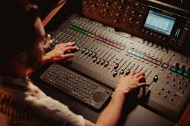 Il suono in movimento: LFO, tremolo, vibrato e filtri passivi.
