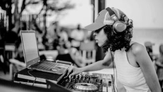 Beat the Gap: Borse di Studio per DJ e Producer insieme a Equaly